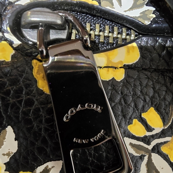 🥀NeW!!🥀 COACH PRAIRIE CROSS STITCH FLORAL PRINT ROSES SATCHEL 87109 - Picture 8 of 15